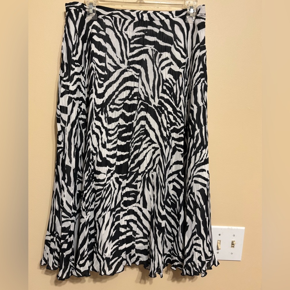 Black and White Zebra print pleated chiffon skirt